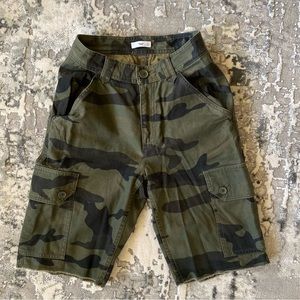 Aritiza TNA cargo shorts